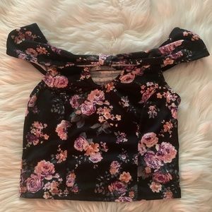LULU’S OFF-THE-SHOULDER FLORAL CROP TOP